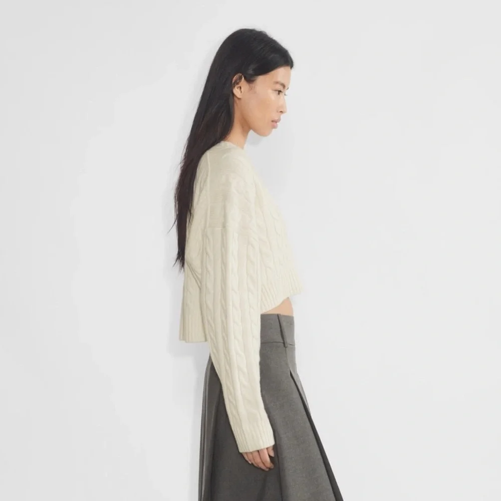 Aritzia Sunday Best Peggy Cropped Cable-knit Sweater.  Size Medium - Picture 4 of 10